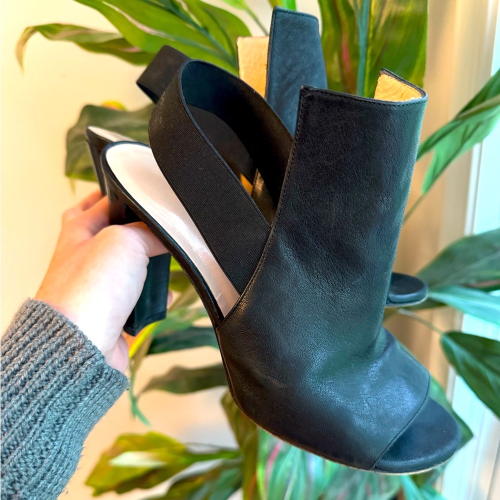 Stuart Weitzman Black Leather Slingback peep-toe high heels Sz 7.5